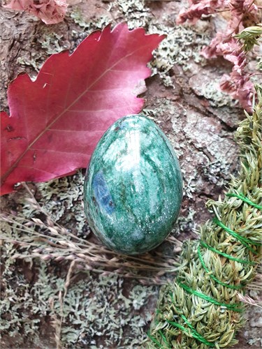 Фуксит (аура-кварц) средний фср19