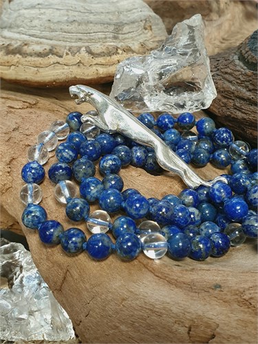 Ягуар на бусах из лазурита со вставками из горного хрусталя подбус226