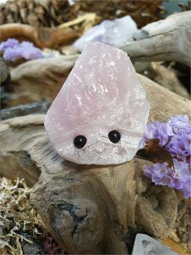 Каменный чудик из розового кварца кч15