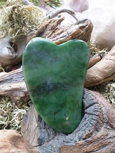 Гуаша от Угедея из зелёного нефрита сердечко малое гуануг03 - фото 6636