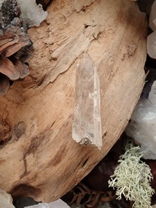 Кристалл горного хрусталя крист183
