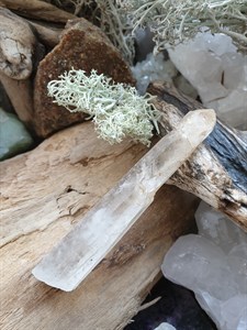 Кристалл горного хрусталя крист186