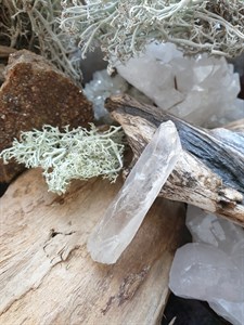 Кристалл горного хрусталя крист187