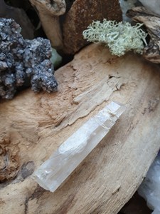 Кристалл горного хрусталя крист191