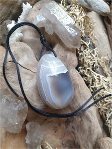 Агат малый на веревочке агмв01