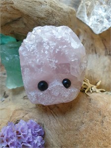 Каменный чудик из розового кварца кч10