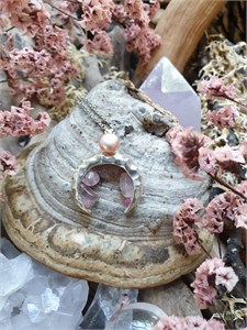Большая Лунница с жемчужиной и клубничным кварцем блж07