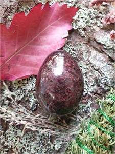 Гранат красный между средним и малым гкп10