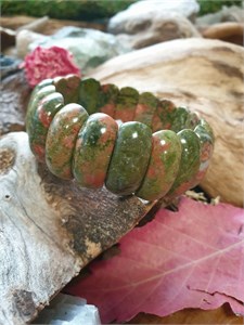 Браслет плоский из унакита брпл2