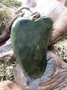 Гуаша от Угедея из зелёного нефрита сердечко большое гуануг14