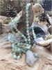 Кристалл аметиста на бусах из флюорита подбус248